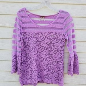 Gimmicks by BKE Sheer Bell Sleeve Blouse, Large